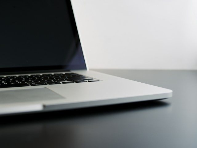 partijverkoop elektronica zakelijk inkopen groothandel computers ipads laptops limburg